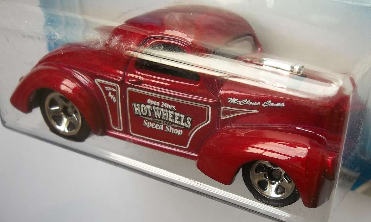 Hot Wheels Muscle Mania Custom '41 Willy's Coupe Similar Scale to Matchbox Boxed Bubble Car