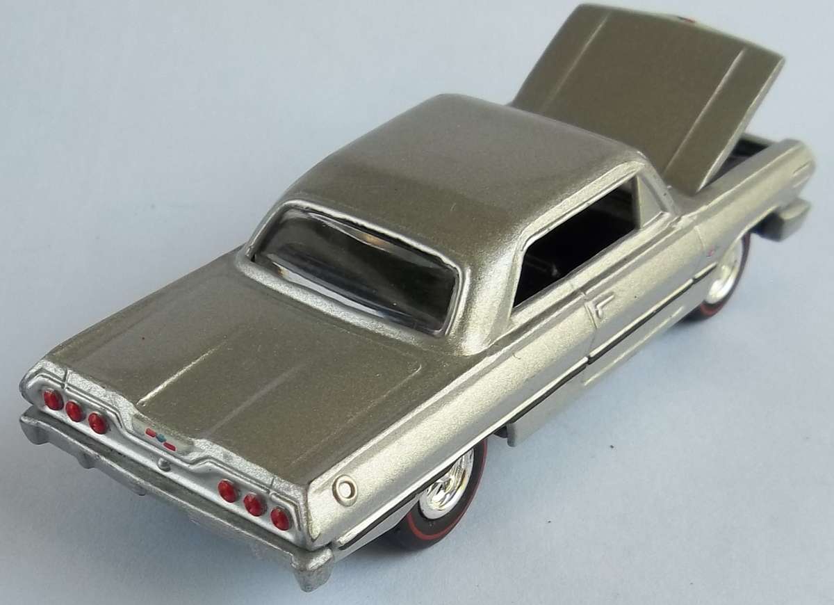JOHNNY LIGHTNING 1963 Chevrolet Impala Similar Scale to Matchbox 1/64 scale