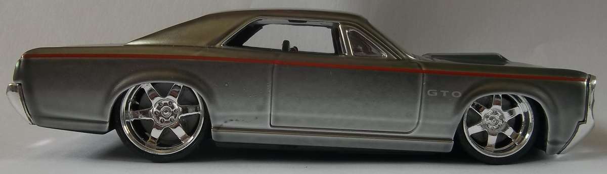 Hot Wheels 1/43 LARGER Scale Pontiac GTO NITROUS RUBBER TYRES  Detail Interior Hotwheels MATCHBOX