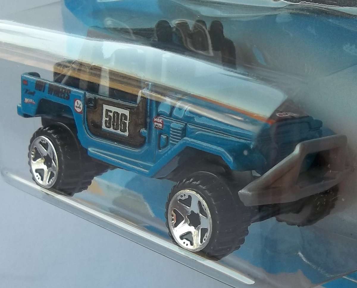 Hot Wheels (Blue Variation) TOYOTA Land Cruiser FJ40 HOTWHEELS Like Matchbox scale 2010 Model Car