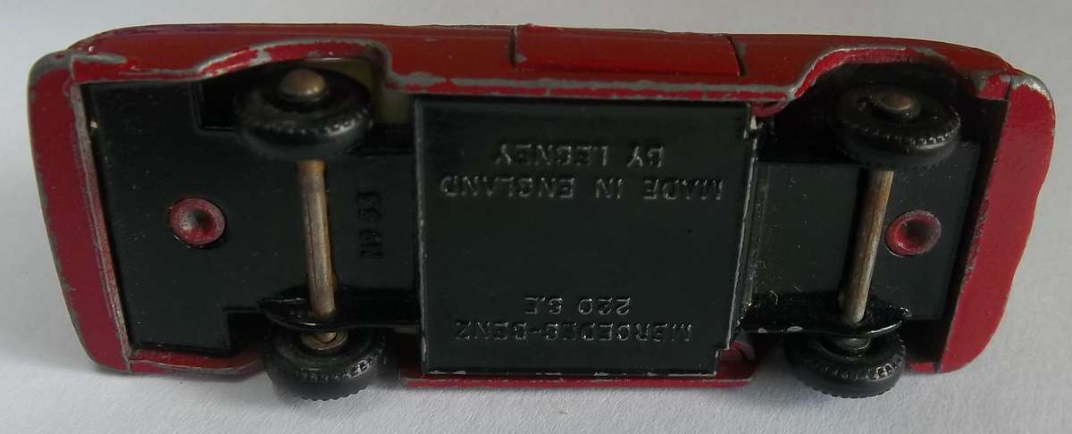 MATCHBOX Lesney 1-75 Series regular Wheels #53 Mercedes Benz 220 SE Coupe 1961 MODEL