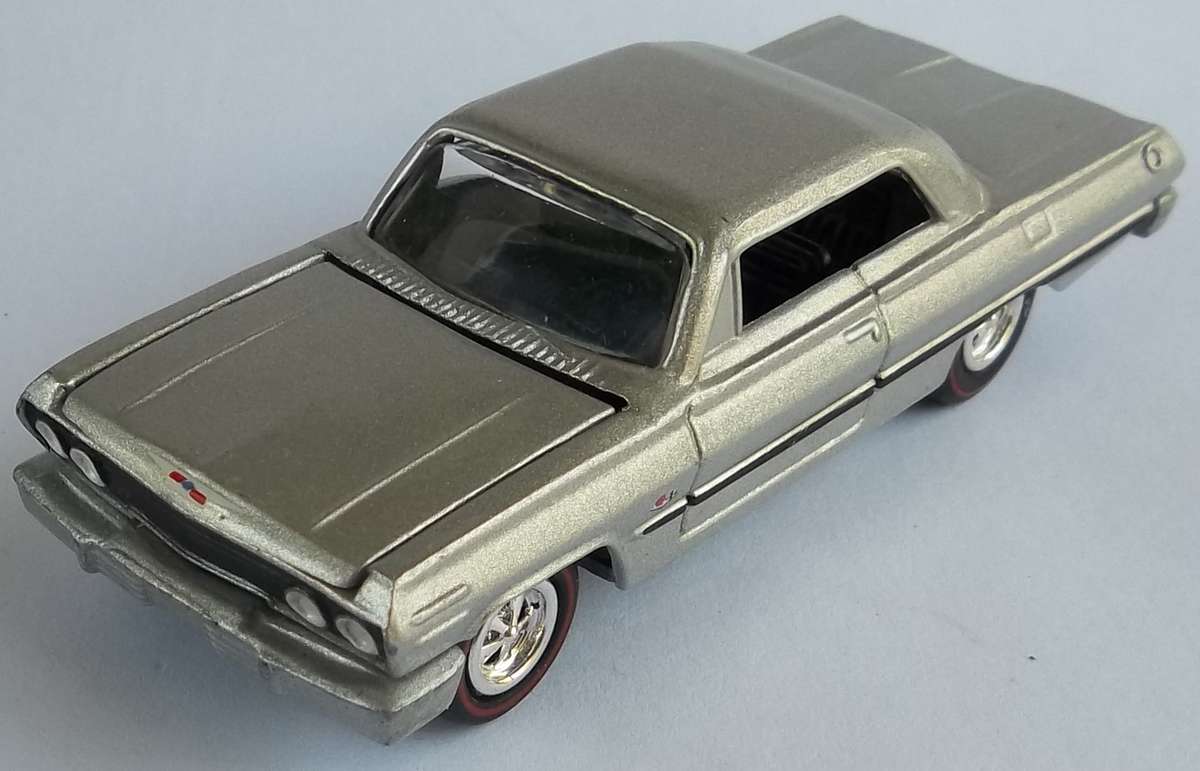 JOHNNY LIGHTNING 1963 Chevrolet Impala Similar Scale to Matchbox 1/64 scale