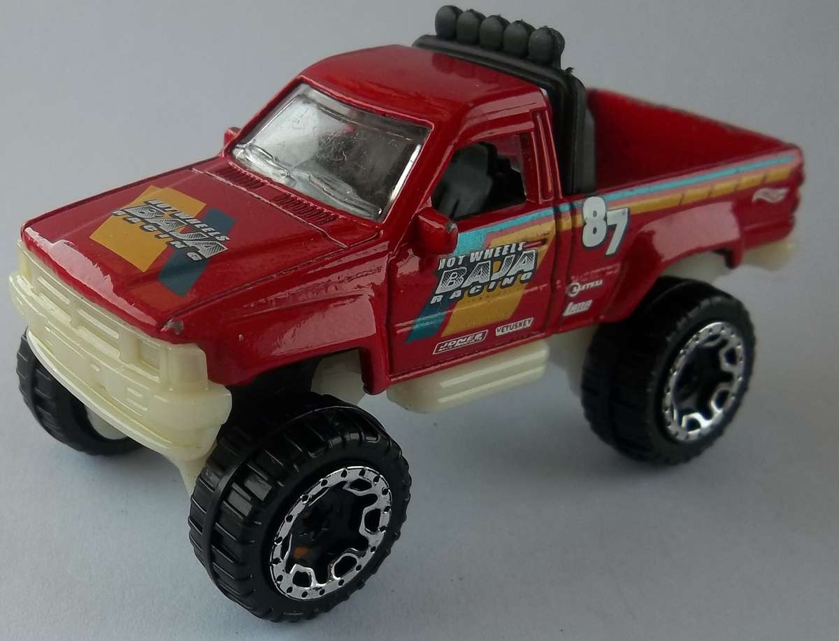 Hot Wheels 1987 Toyota Bakkie Similar to Matchbox 1/64 Scale HOTWHEELS