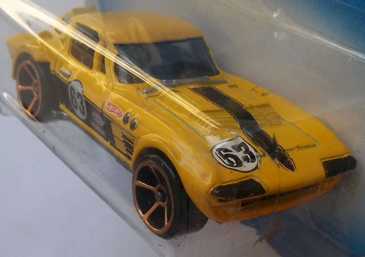 HOT WHEELS (Faster than ever wheels) Corvette Grand Sport 2010 Similar to Matchbox