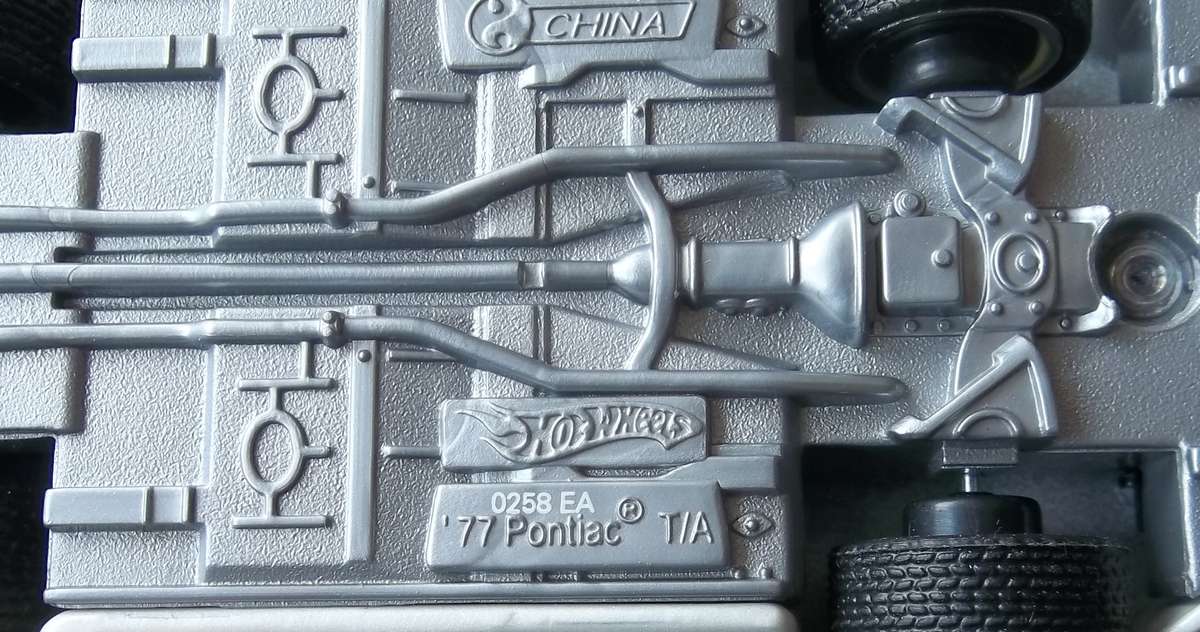 Hot Wheels 1/43 LARGER 1978 Pontiac Trans Am RUBBER TYRES  Detailed Interior Hotwheels MATCHBOX