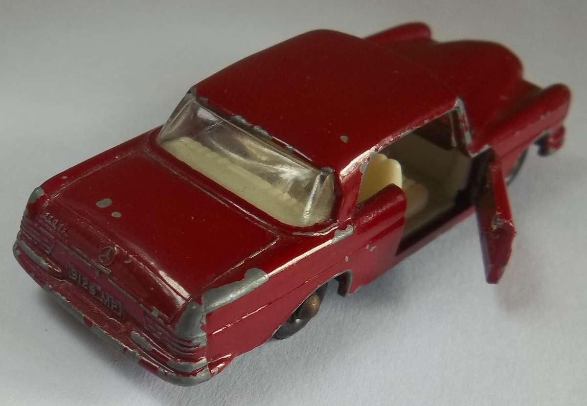 MATCHBOX Lesney 1-75 Series regular Wheels #53 Mercedes Benz 220 SE Coupe 1961 MODEL