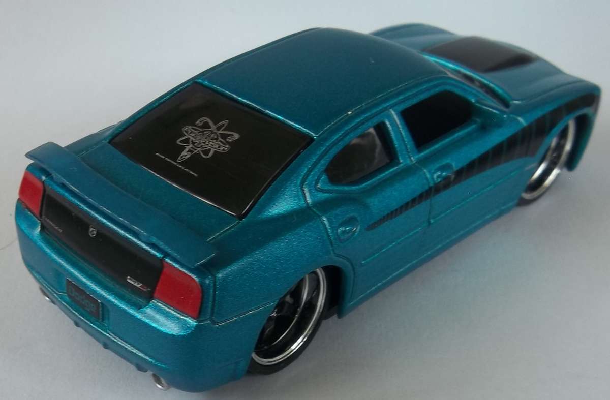 Hot Wheels 1/43 LARGER Scale Dodge Charger SRT8 RUBBER TYRES + TREAD Detail Interior Hotwheels