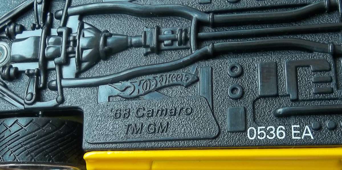 Hot Wheels 1/43 LARGER Scale 1968 Chevrolet Camaro RUBBER TYRES + TREAD Detail Interior Hotwheels