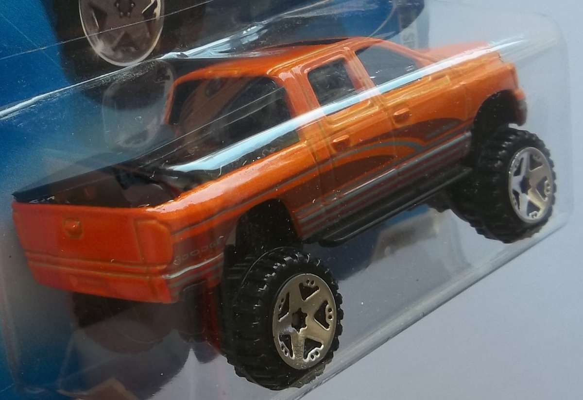 Hot Wheels HW (Special Features) Dodge Ram 1500  HOTWHEELS Like Matchbox scale 2009 Model Car