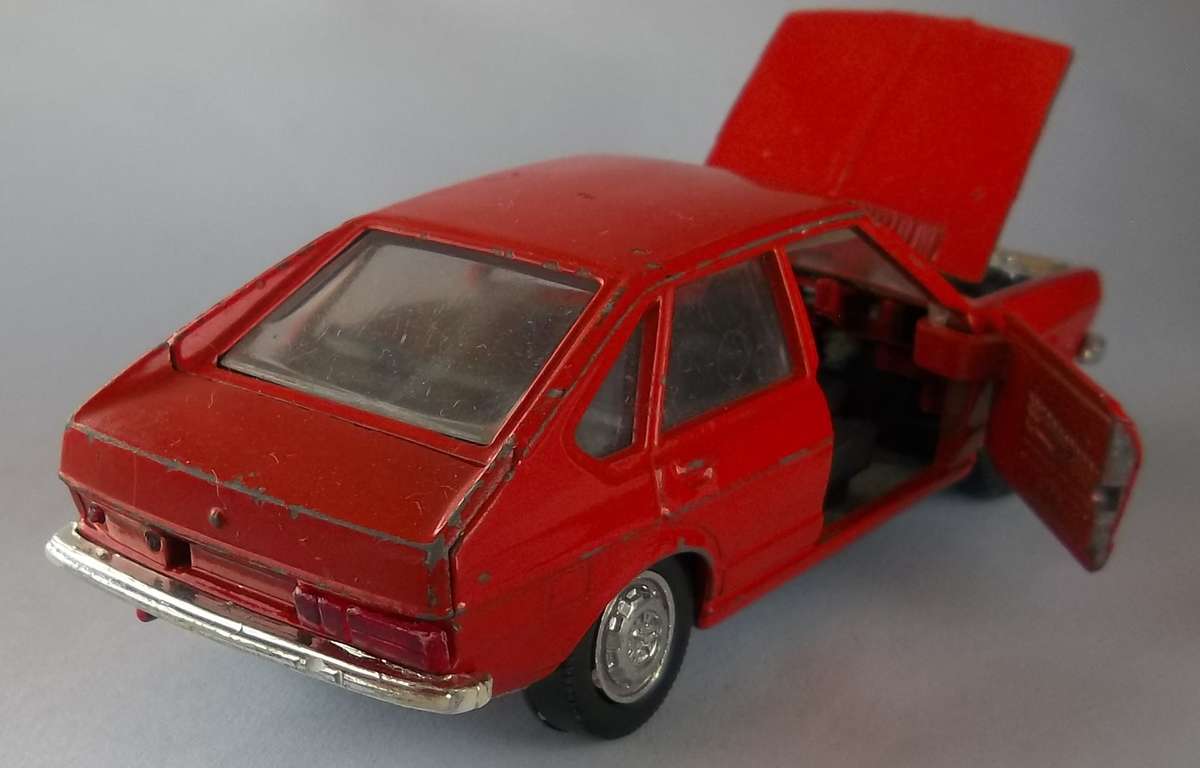 Schuco 1:43 Scale VW Volkswagen PASSAT Made in Germany Larger Scale similar to Dinky Scale Rare