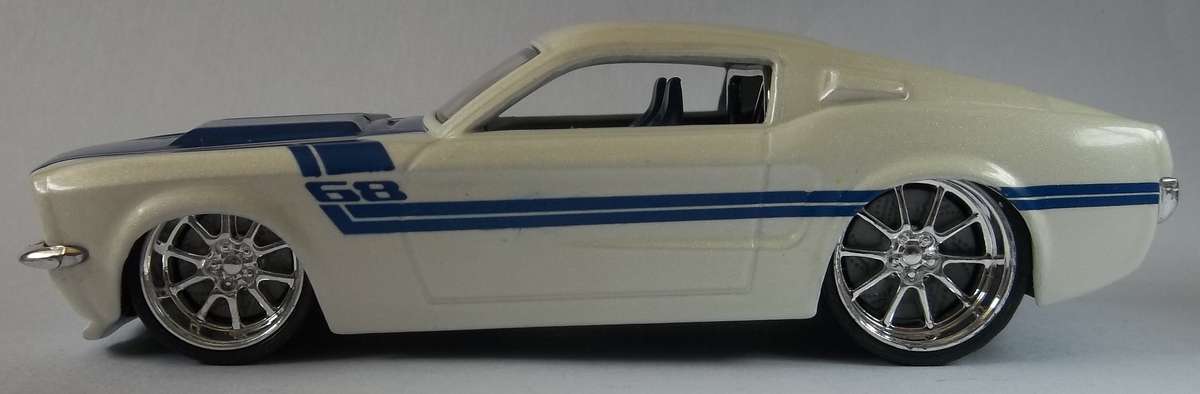 Hot Wheels 1/43 LARGER Scale '68 Ford Mustang RUBBER TYRES  Detail Interior Hotwheels MATCHBOX