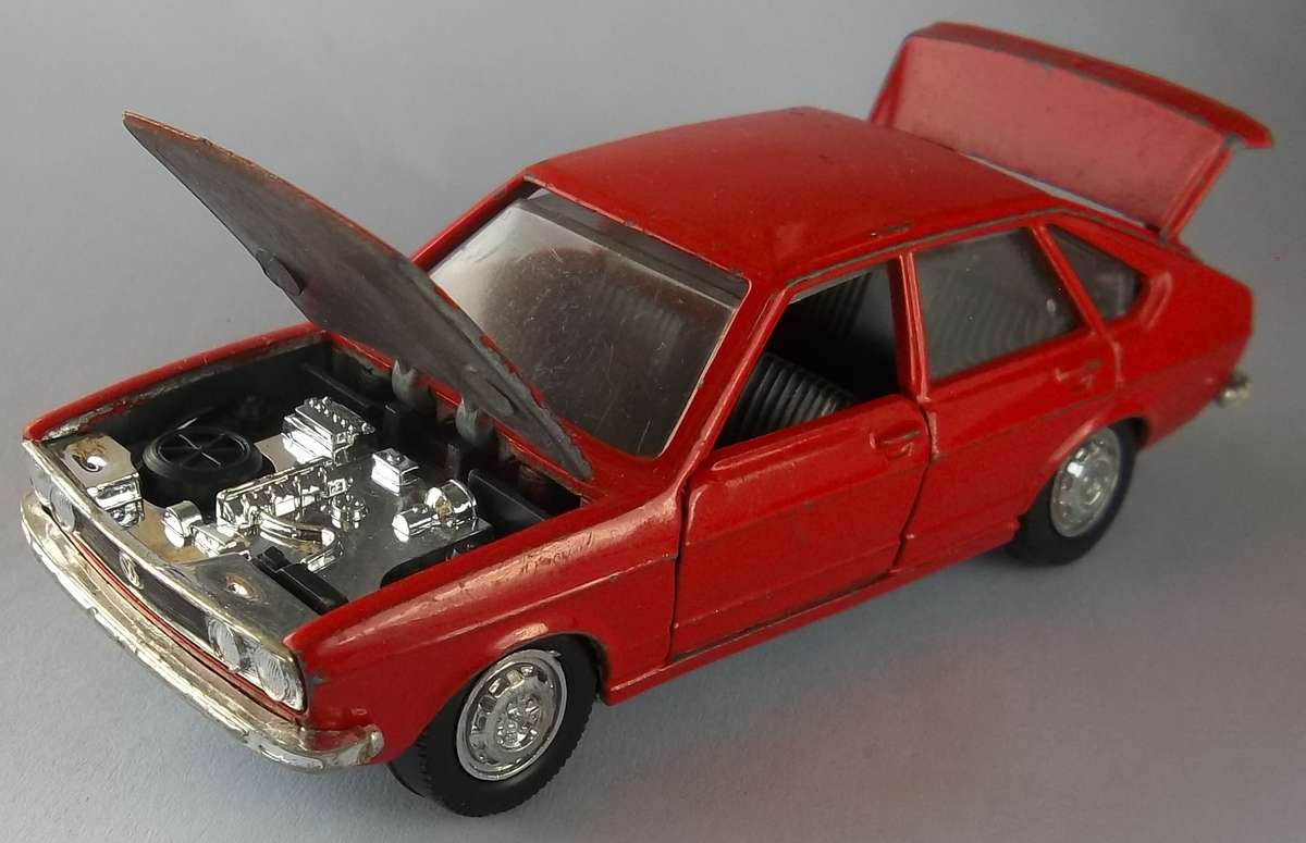 Schuco 1:43 Scale VW Volkswagen PASSAT Made in Germany Larger Scale similar to Dinky Scale Rare