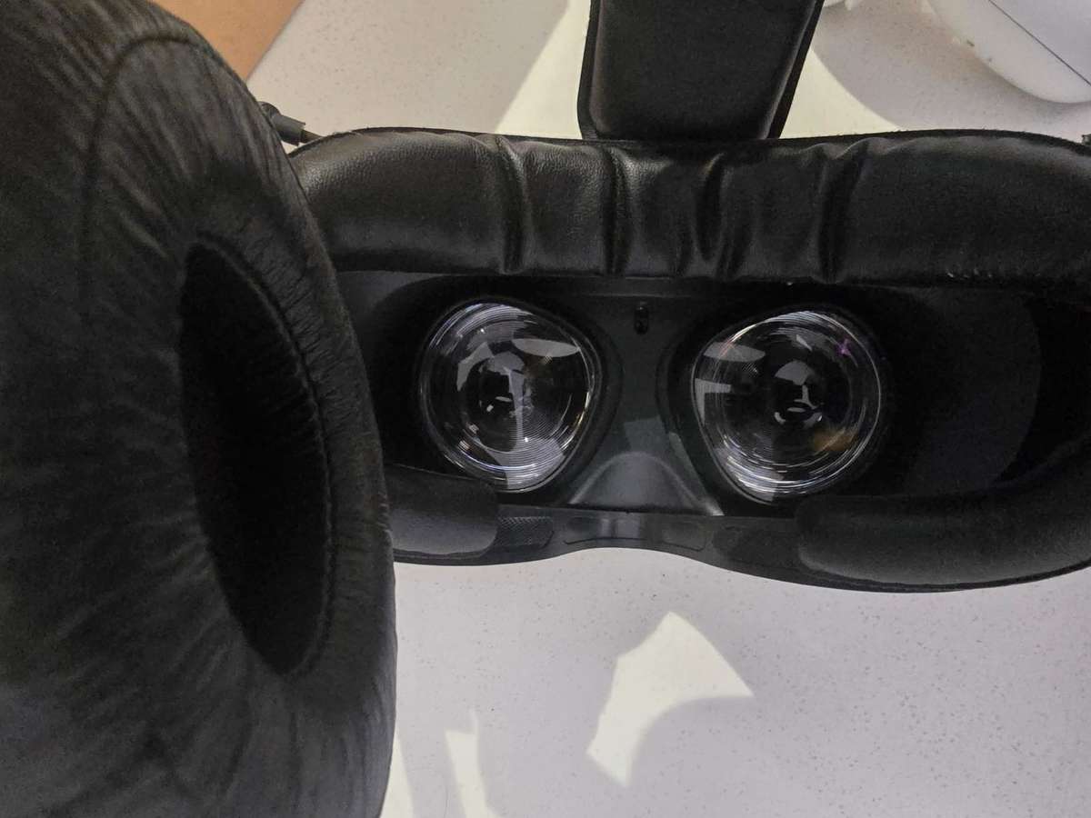 Oculus Quest 2 + quest 2 head cover