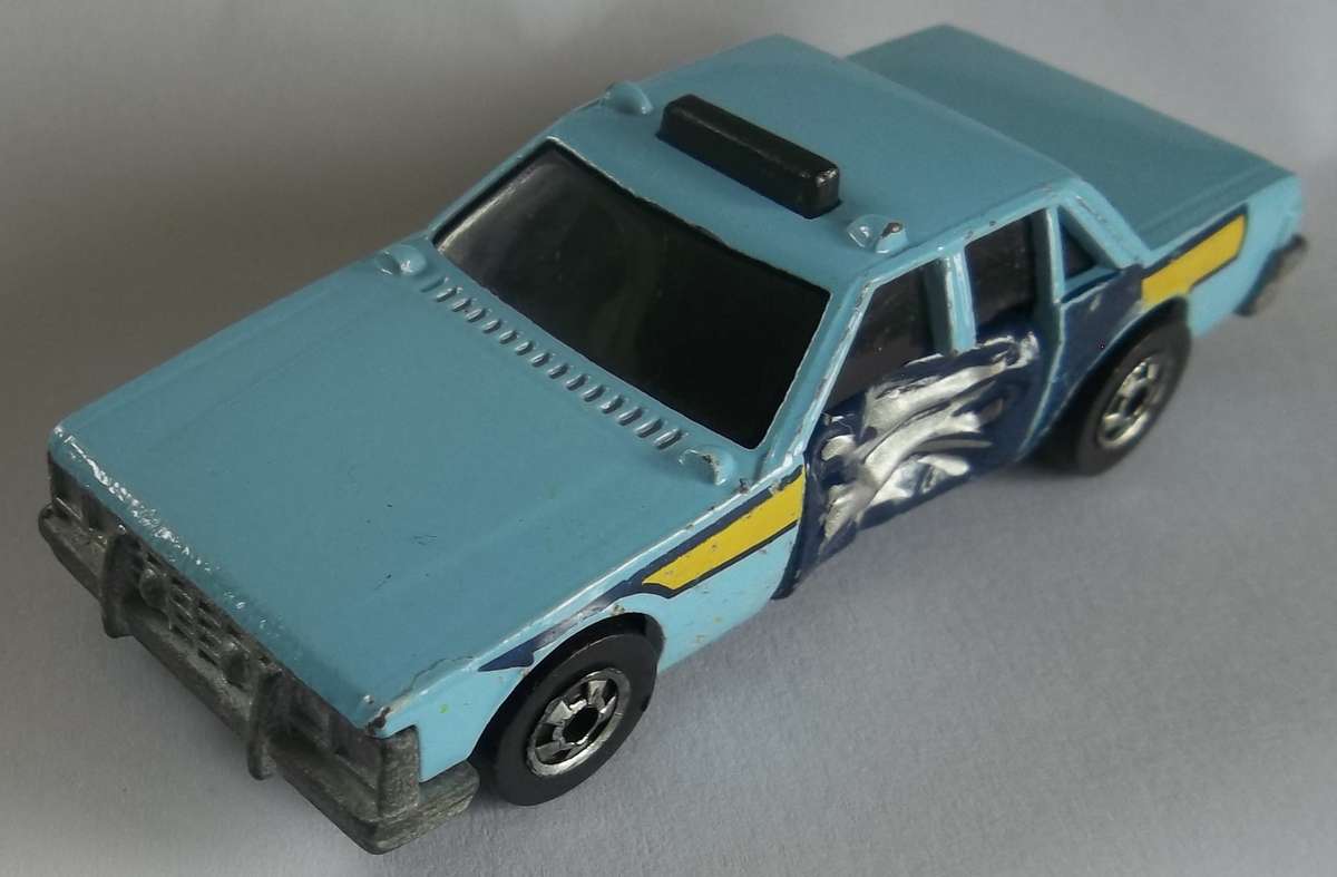 Hot Wheels CRACK UPS Police car Matchbox Scale Model Car Made in 1983 Vinage Model HOTWHEELS