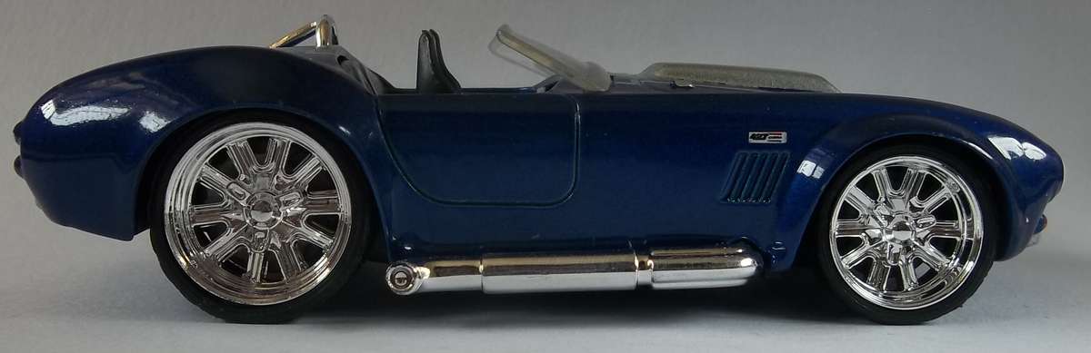 Hot Wheels 1/43 LARGER Scale 1965 Ford Shelby Cobra RUBBER TYRES  Detail Interior Hotwheels MATCHBOX