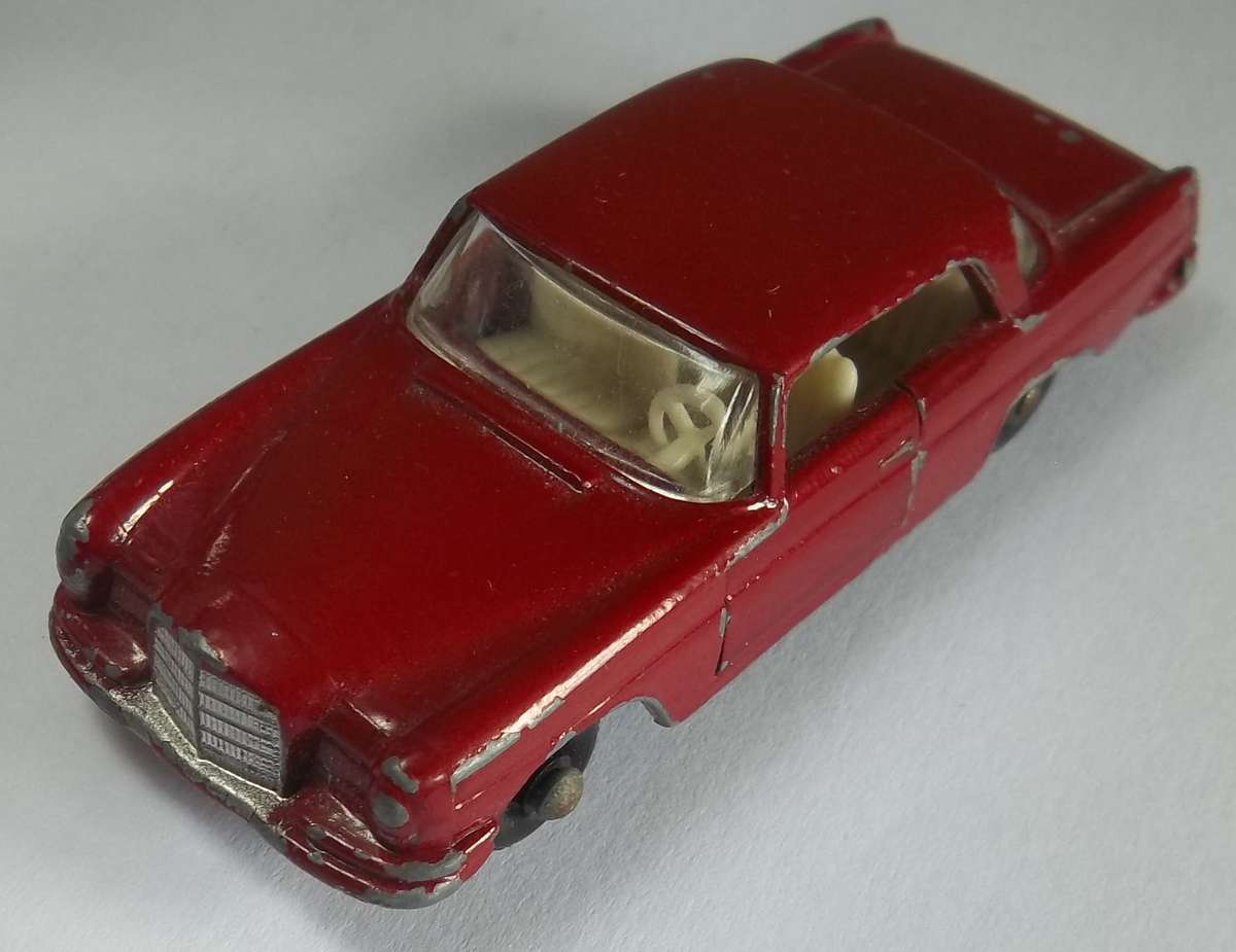 MATCHBOX Lesney 1-75 Series regular Wheels #53 Mercedes Benz 220 SE Coupe 1961 MODEL