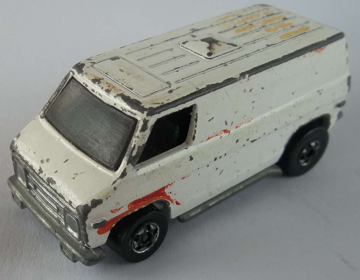 ERROR Hot Wheels 1974 Chev Van (DOUBLE RIVET ERROR) similar scale to Matchbox HOTWHEELS