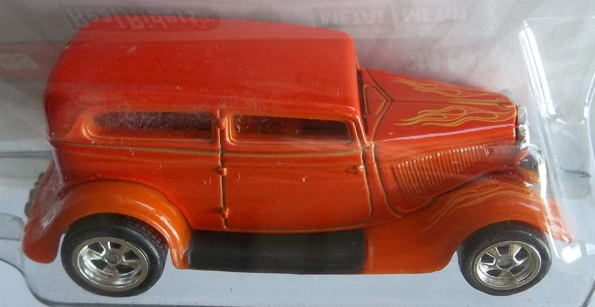 Hot Wheels LARRY'S GARAGE 1934 Ford Sedan Like Matchbox scale HOTWHEELS REAL RIDERS Model Car