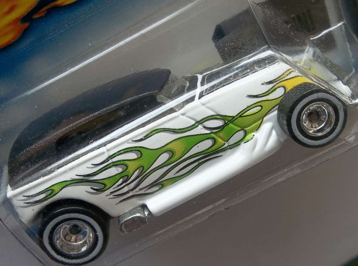 Hot Wheels TREASURE HUNT Phaeton Like Matchbox Scale MODEL CARS HOTWHEELS 2002