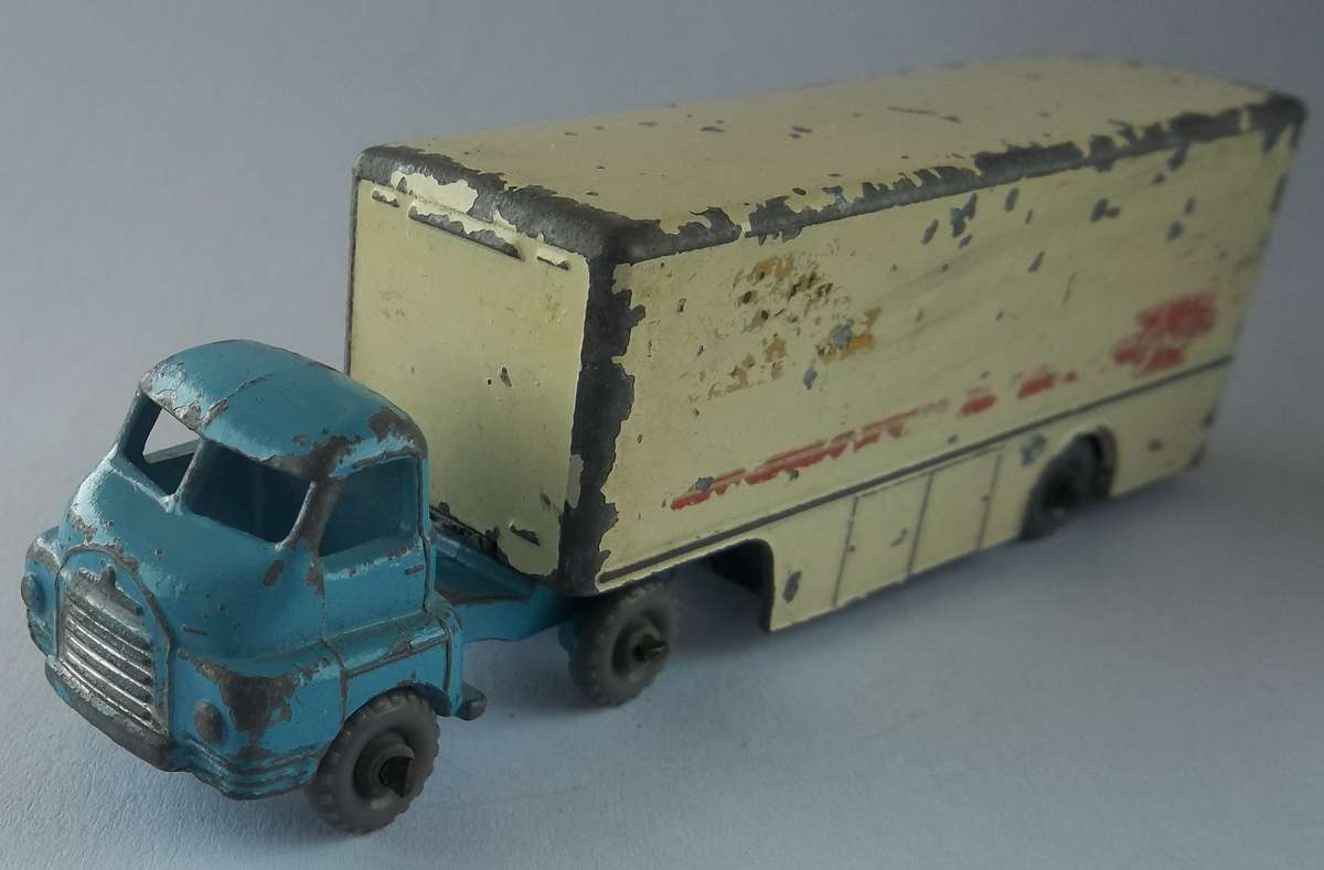 MATCHBOX Lesney 1-75 SERIES REGULAR WHEELS  MAJOR PACK #2 Bedford Articulated Walls Ice Cream 1966
