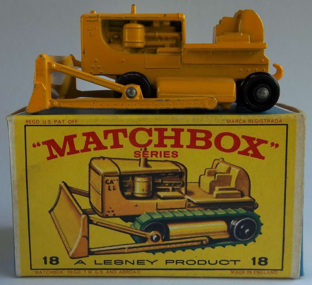 BOXED Matchbox Lesney 1-75 Series Regular Wheels #18 Caterpillar Bulldozer BOXED ENGLAND