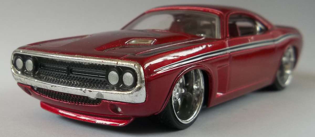 Hot Wheels 1/43 LARGER Scale 1971 Dodge Challenger RUBBER TYRE Detailed Engine Hotwheels MATCHBOX