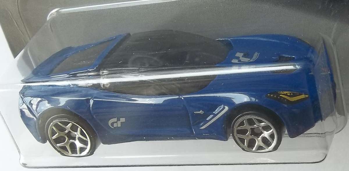 HOT WHEELS Gran Tursimo SERIES  2014 Corvette Stingray HOTWHEELS similar Scale to Matchbox