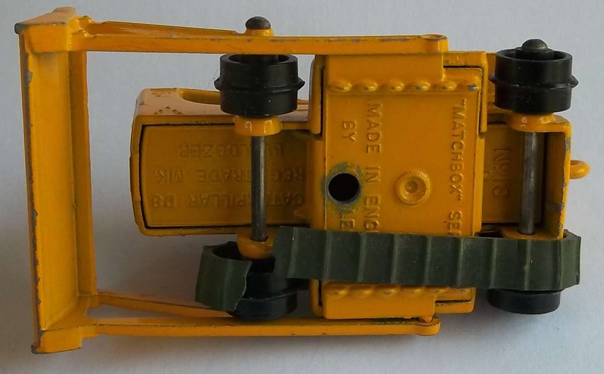BOXED Matchbox Lesney 1-75 Series Regular Wheels #18 Caterpillar Bulldozer BOXED ENGLAND