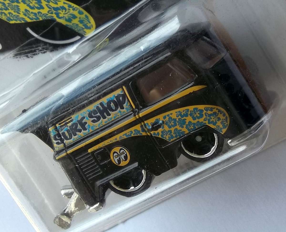 Hot Wheels Kool Kombi Surfs Up Volkswagen Camper 2015  Similar Scale to Matchbox HOTWHEELS