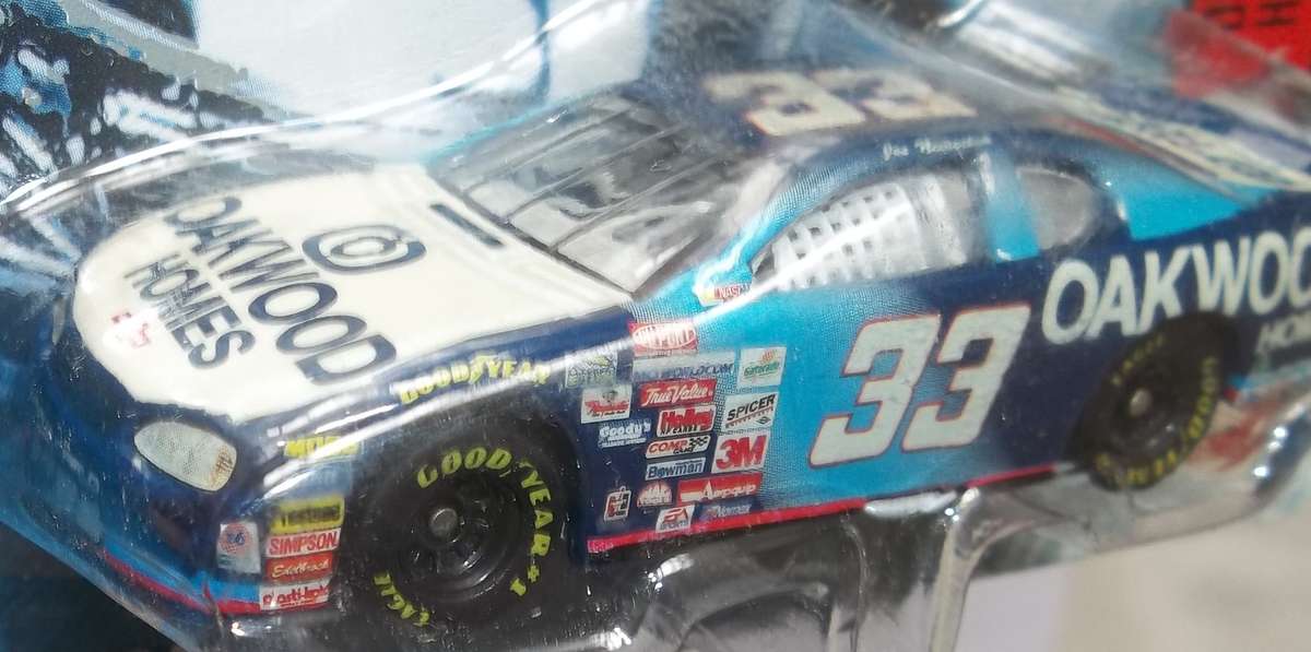 Hot Wheels DELUXE Racing Chevrolet Monte Carlo NASCAR HOTWHEELS MATCHBOX SCALE