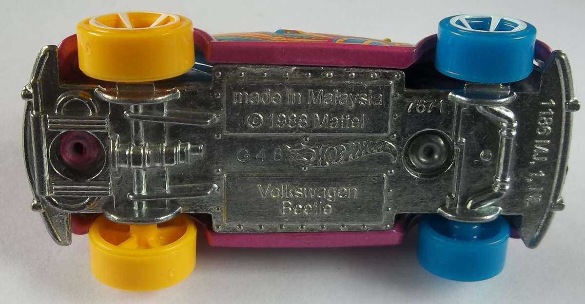 Hot Wheels TREASURE HUNT VW Beetle Volkswagen METAL BASE like Matchbox