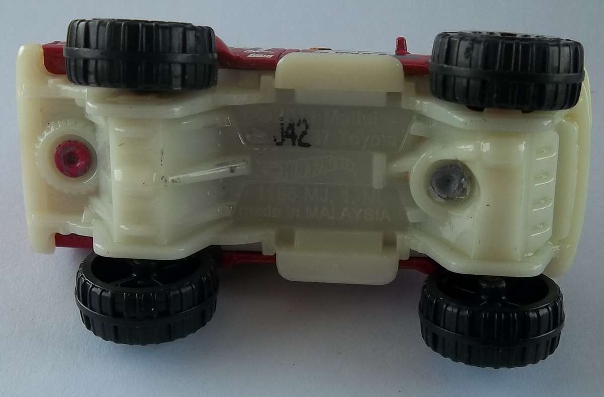 Hot Wheels 1987 Toyota Bakkie Similar to Matchbox 1/64 Scale HOTWHEELS