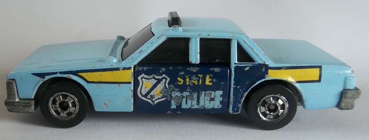 Hot Wheels CRACK UPS Police car Matchbox Scale Model Car Made in 1983 Vinage Model HOTWHEELS