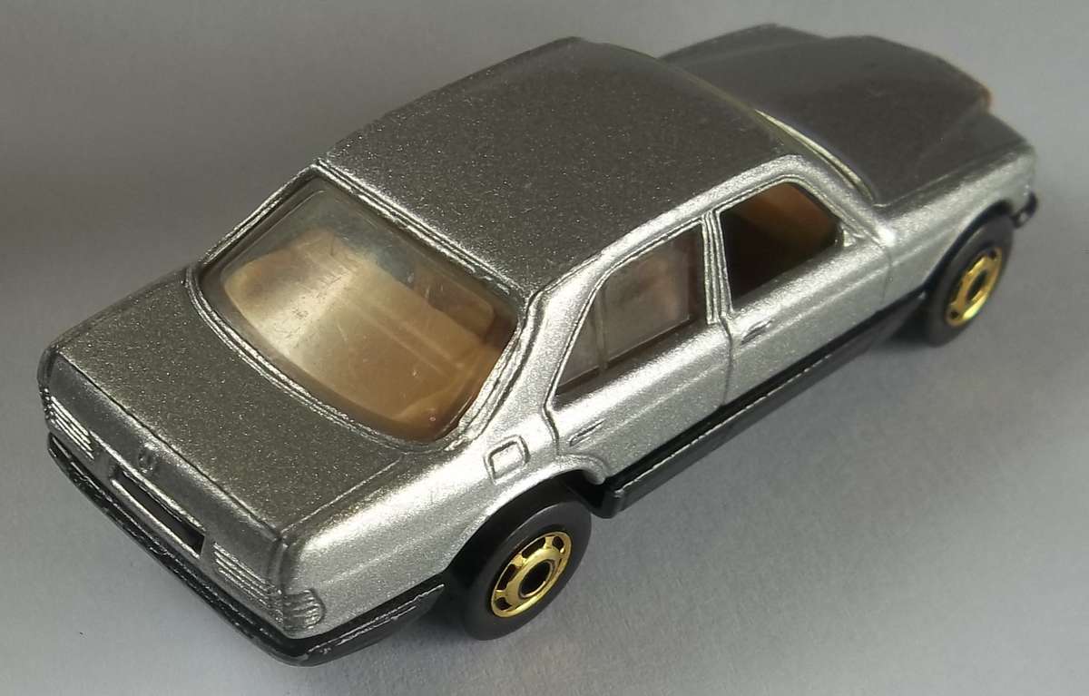 Hot Wheels Wind 380 SEL Matchbox Scale Model Car Made in 1981 Vinage Model HOTWHEELS