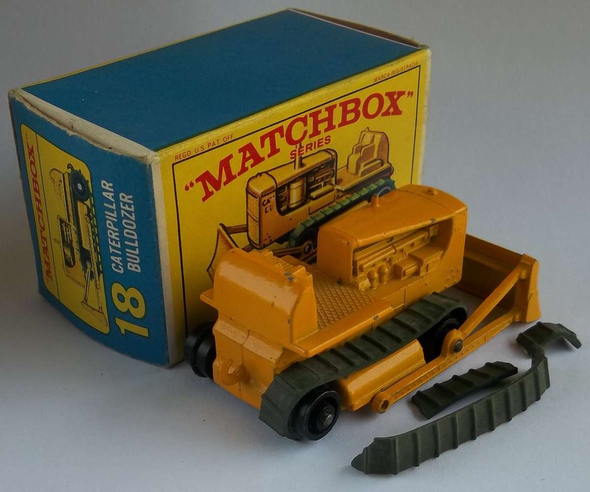 BOXED Matchbox Lesney 1-75 Series Regular Wheels #18 Caterpillar Bulldozer BOXED ENGLAND