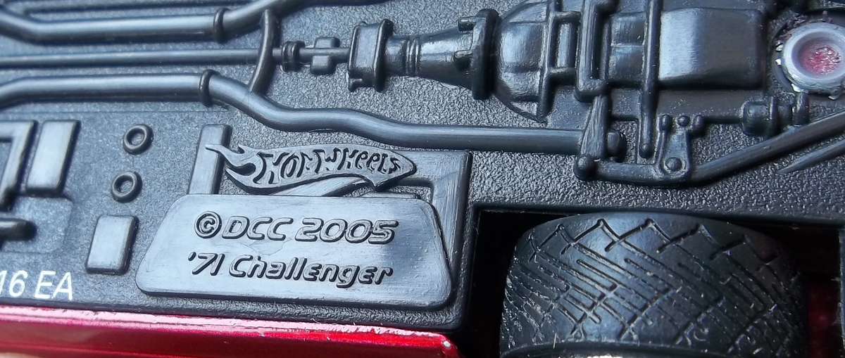 Hot Wheels 1/43 LARGER Scale 1971 Dodge Challenger RUBBER TYRE Detailed Engine Hotwheels MATCHBOX