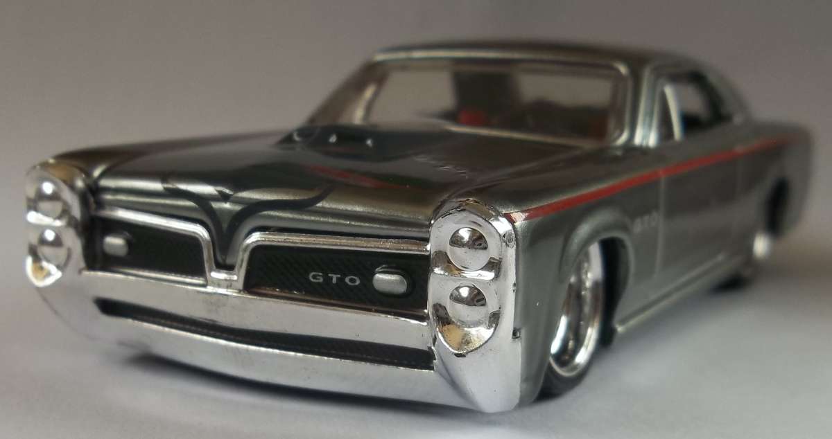 Hot Wheels 1/43 LARGER Scale Pontiac GTO NITROUS RUBBER TYRES  Detail Interior Hotwheels MATCHBOX