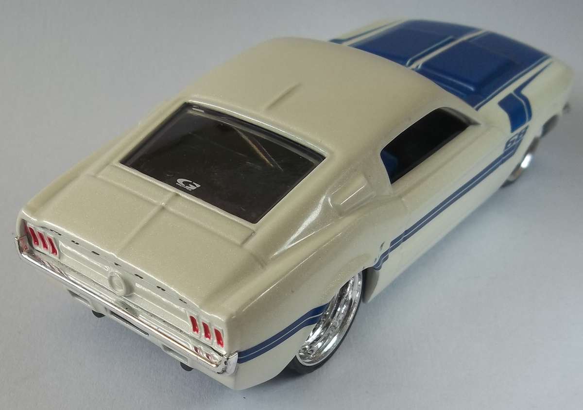Hot Wheels 1/43 LARGER Scale '68 Ford Mustang RUBBER TYRES  Detail Interior Hotwheels MATCHBOX