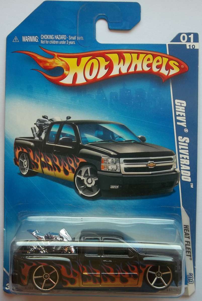 Hot Wheels HEAT FLEETR  Chevy Silverado  Flames  HOTWHEELS Like Matchbox scale Model 2009