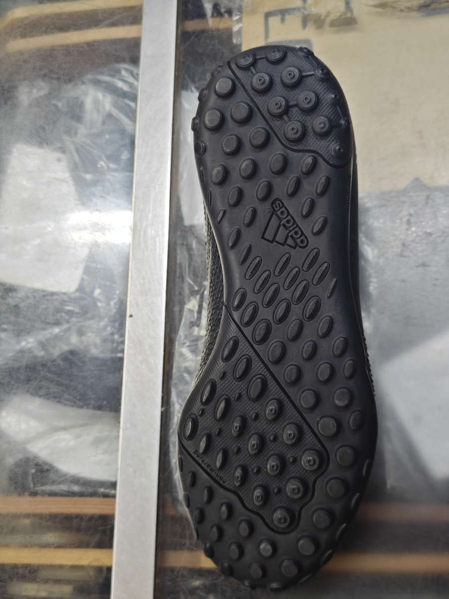 ADIDAS PREDATOR JUNIOR INDOOR BOOT SIZE 2