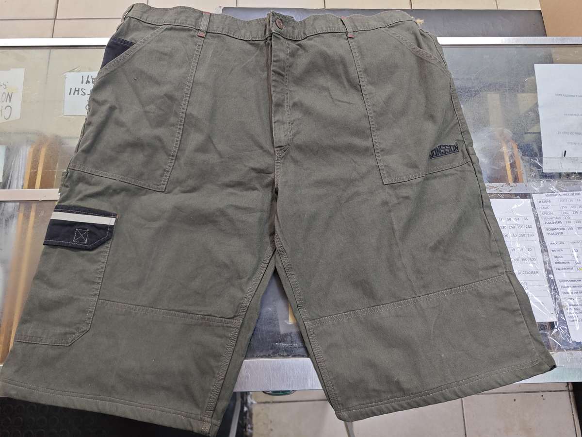 JONSSON OLIVE CARGO SHORTS