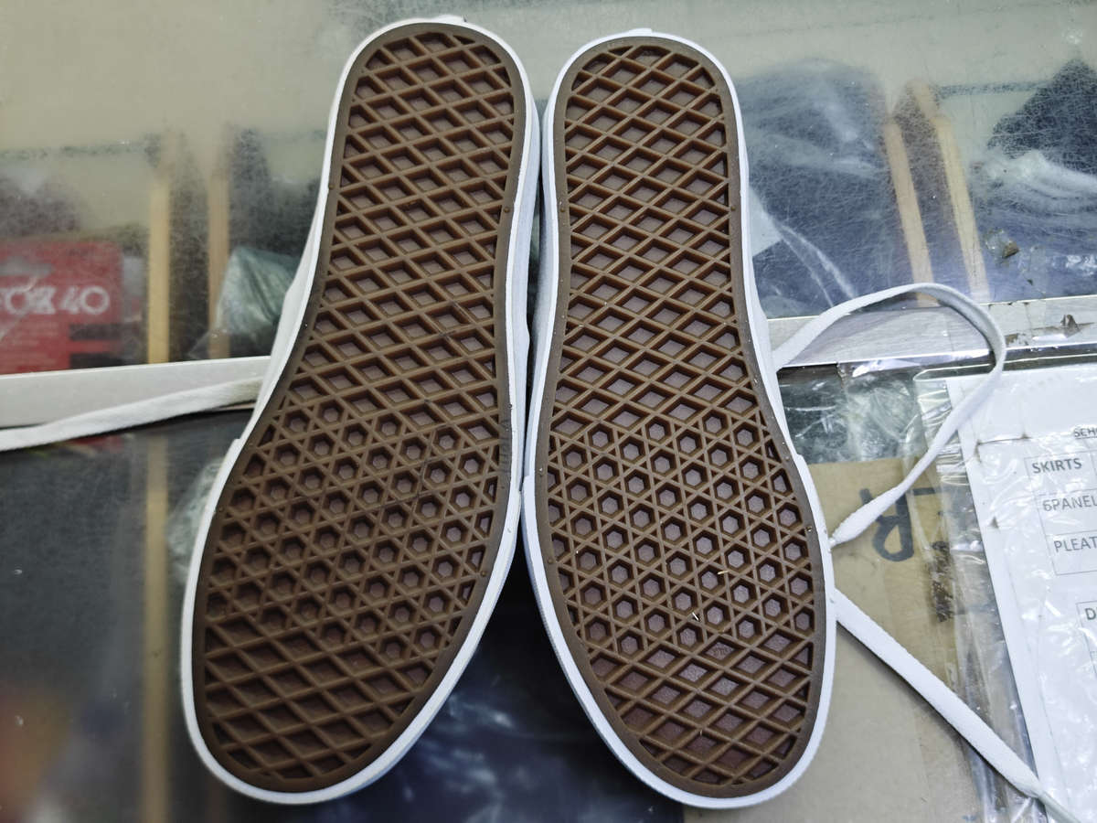 VANS AUTHENTIC GREY SNEAKERS SIZE 5 (SEE PICS)