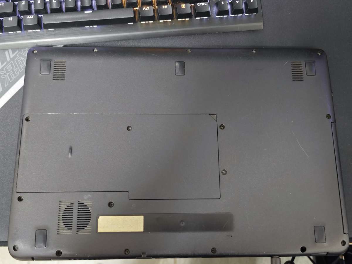 Acer Aspire 6th Gen i5 6200U/ 8GB RAM/ 256GB SSD *read*