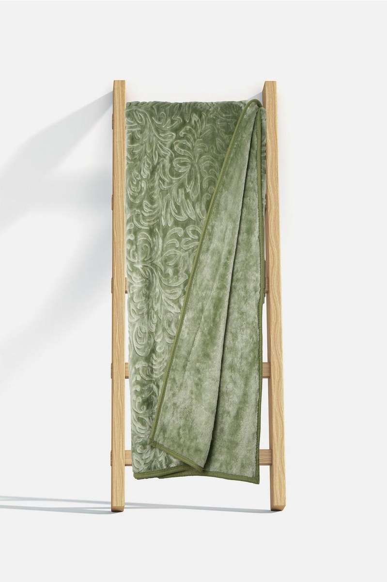 Carved Scroll Mink Blanket 2.5kg