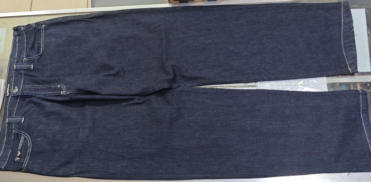 VENTINI BLACK DENIM JEANS (SIZE 42)
