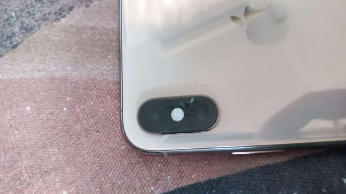 iPhone XS MAX | Rose Gold | 64GB | Includes Box + Accessories + FREE Case | READ