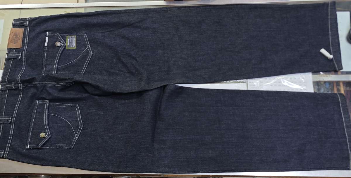 VENTINI BLACK DENIM JEANS (SIZE 42)