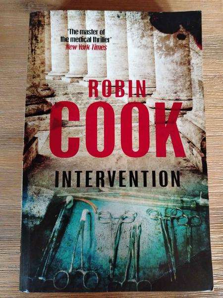 Intervention  Robin Cook : BOOK : VG