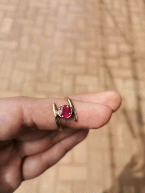 1ct Round Ruby 9ct gold ring