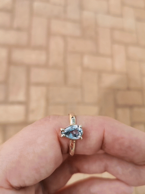 1ct Pear cut Untreated Sapphire 9ct gold ring